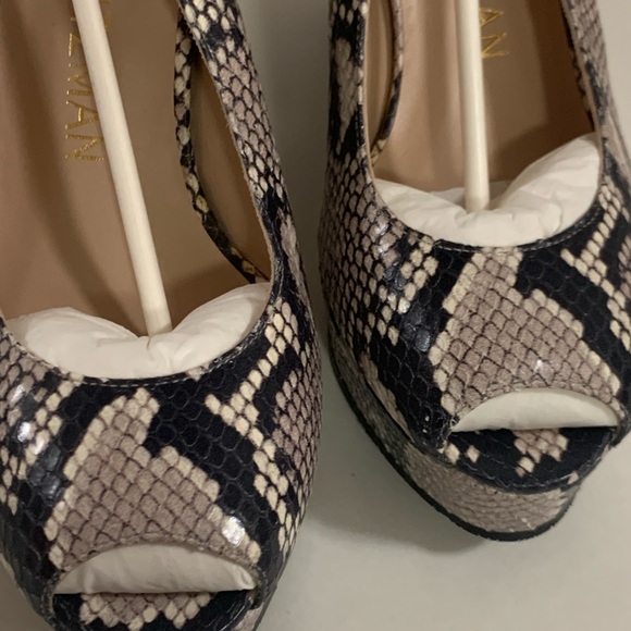 Stuart Weitzman Jean Python Snakeskin Wedge Sandals, Size 7 BNIB - Picture 5 of 9